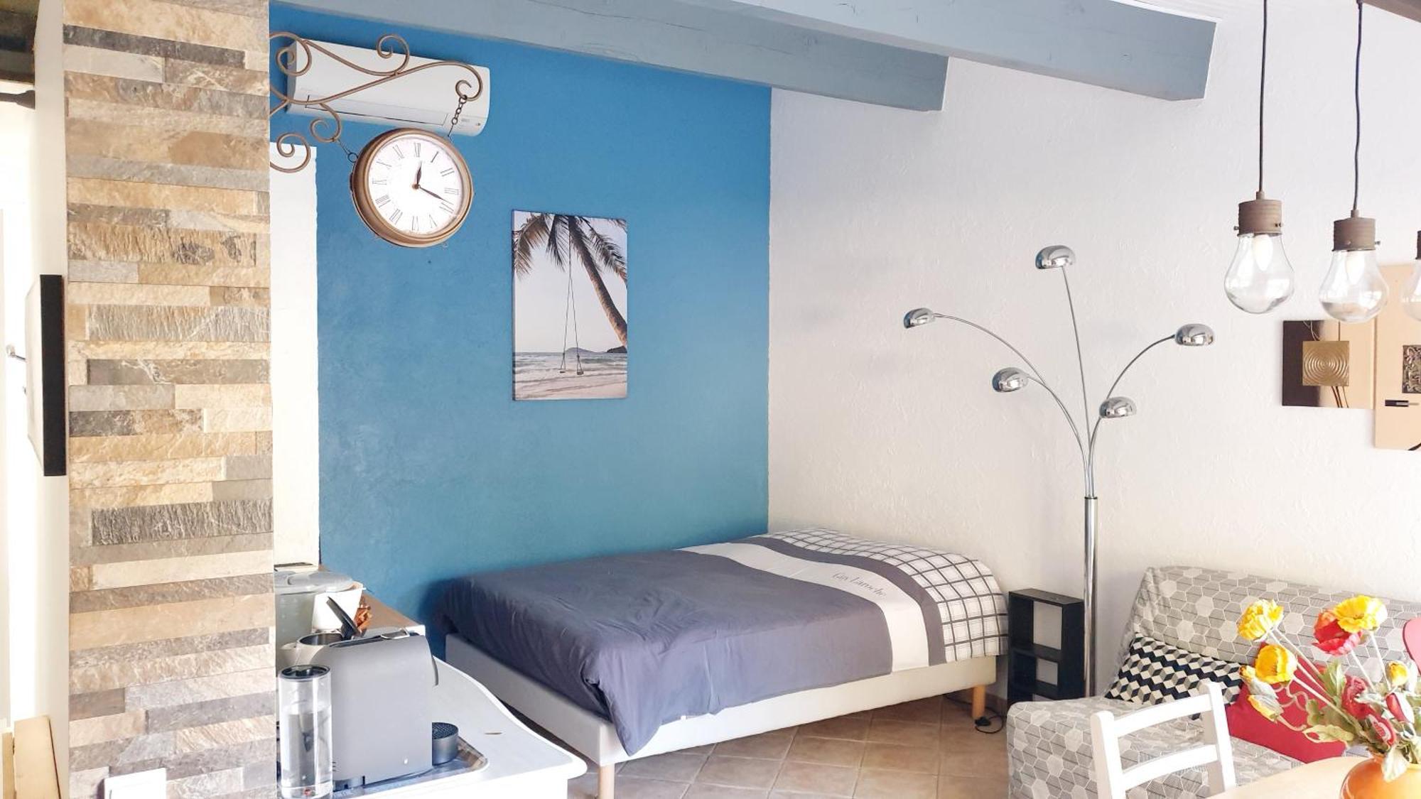 Studio 33 M2 Au Calme Proche Hyeres La Crau Exteriér fotografie